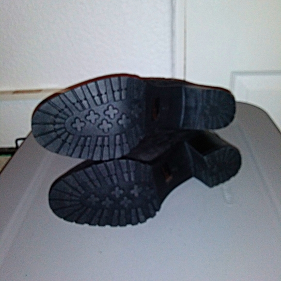 NWT Black Suede Booties, size 8 - Picture 5 of 5